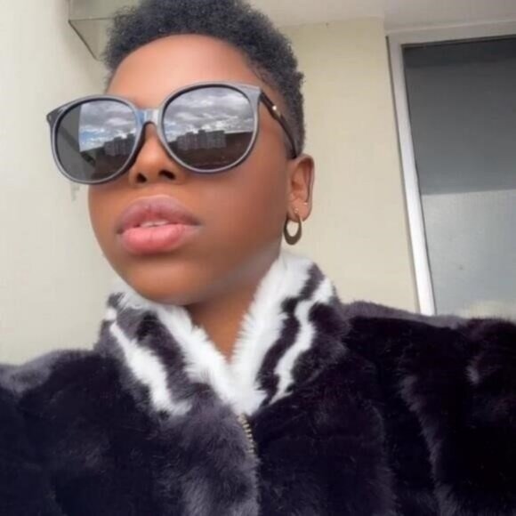 Authentic GUCCI WOMENS ROUND/OVAL SHINY BLACK FASHION DESIGNER EYEWEAR - Picture 1 of 13